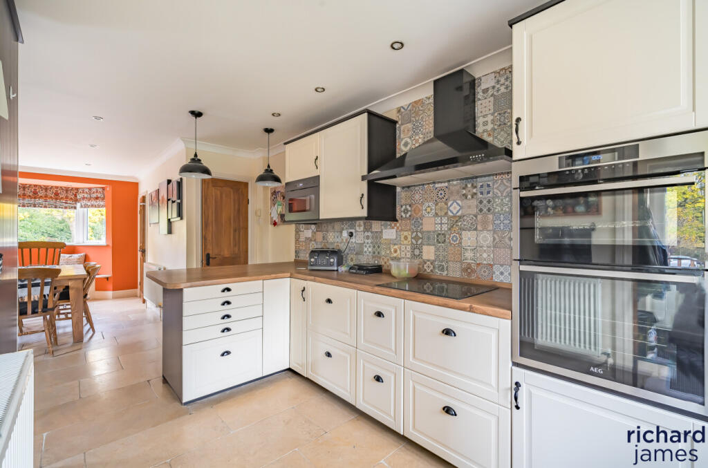 75f323c032c54d0fad5d482fd5ba582e