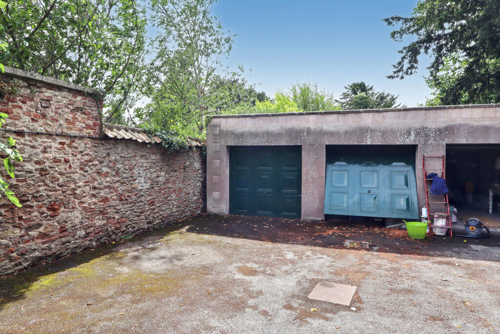 Garage with power and light