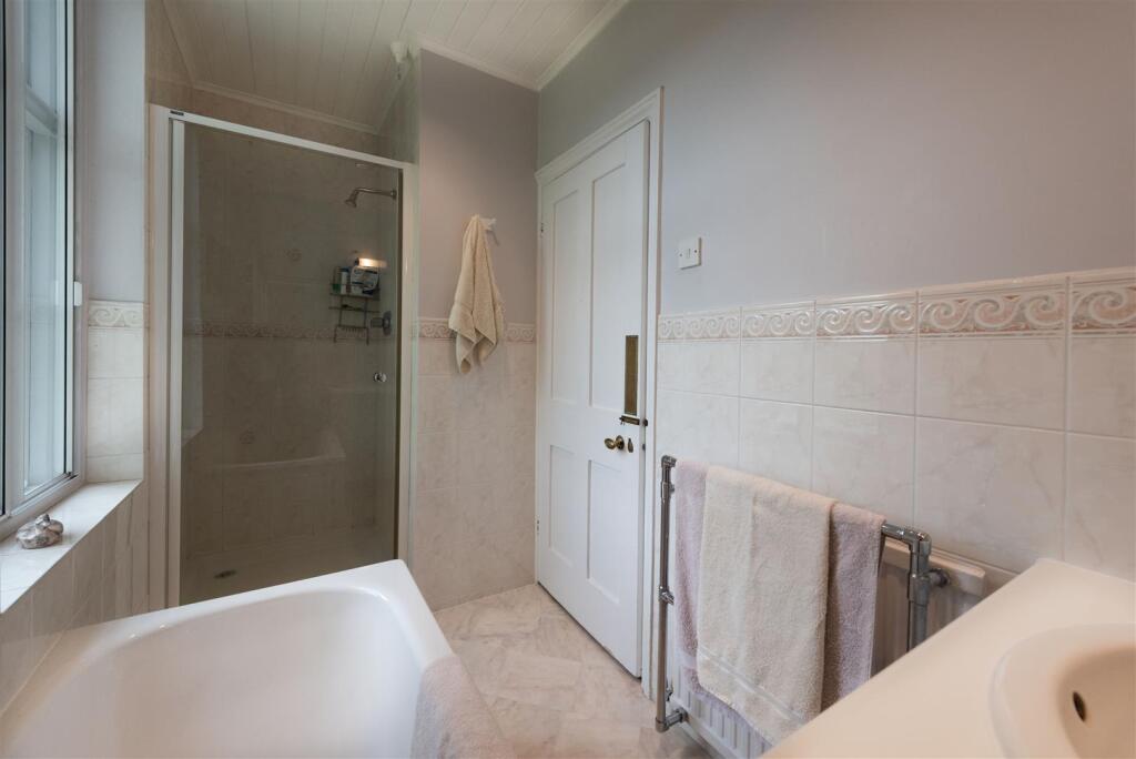 D0380 12 reynolds close ffBath.jpg