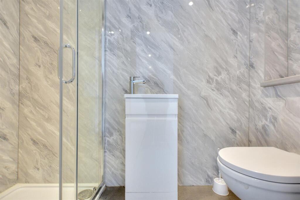 Garden Room Shower.jpeg