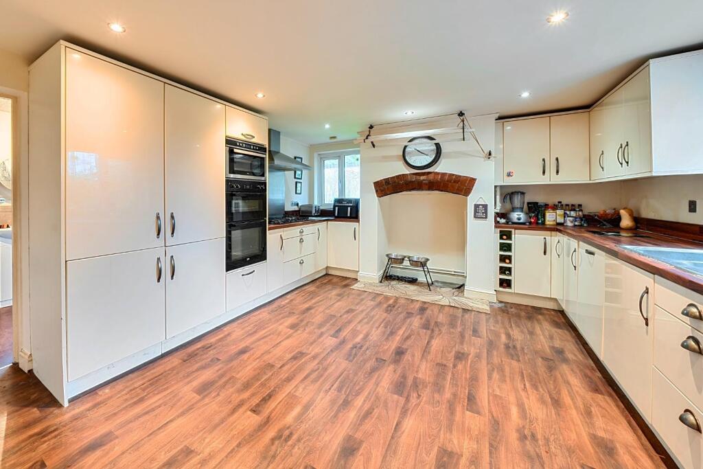KITCHEN.jpg