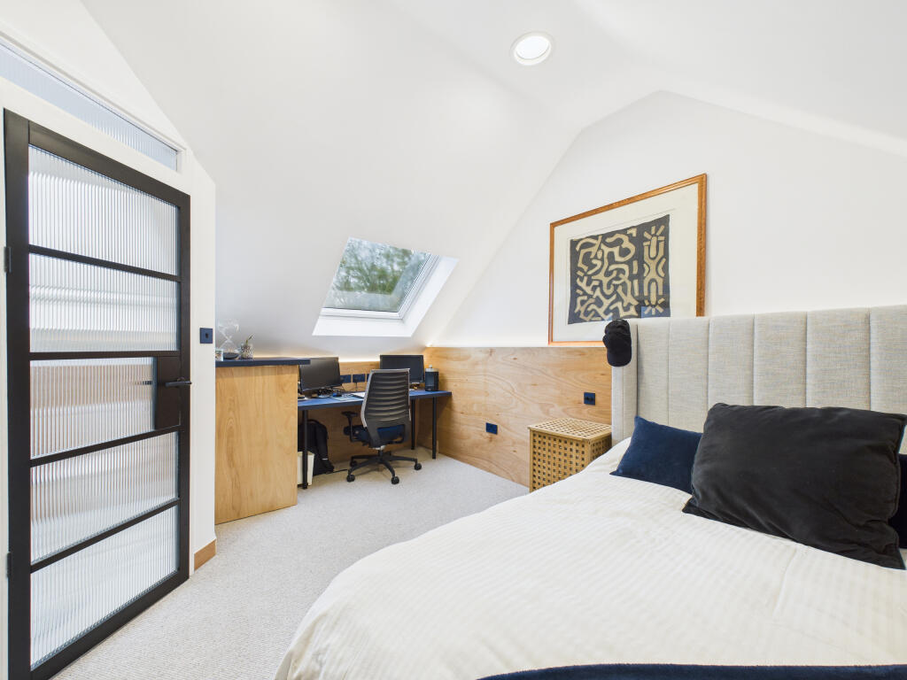 CAM01984G0-PR0529-STILL025