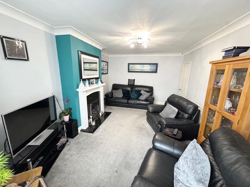 Manor Gardens, Benton