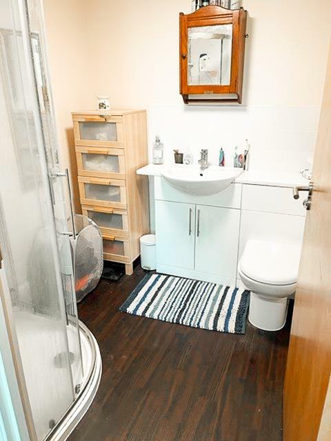Bathroom 001-2.jpg