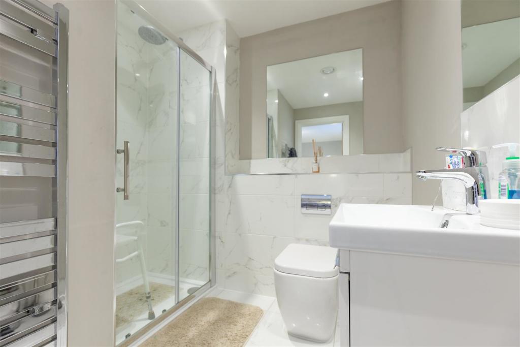 En Suite Shower Room.jpg