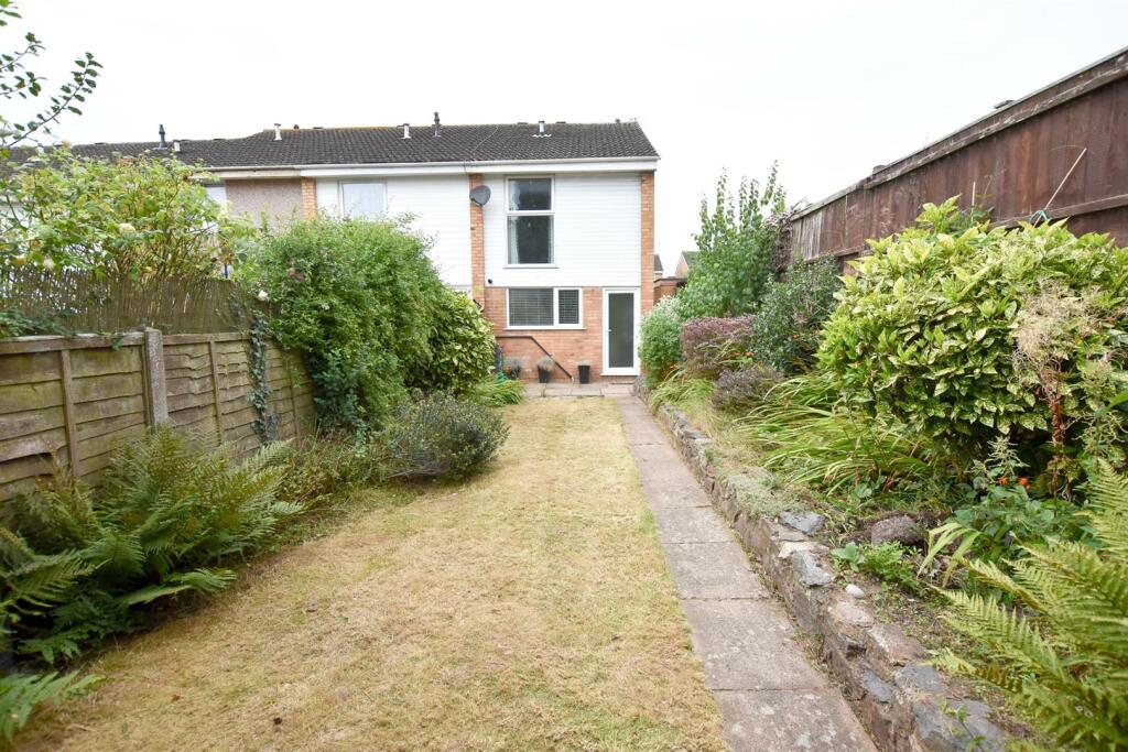 REAR ENCLOSED GARDEN