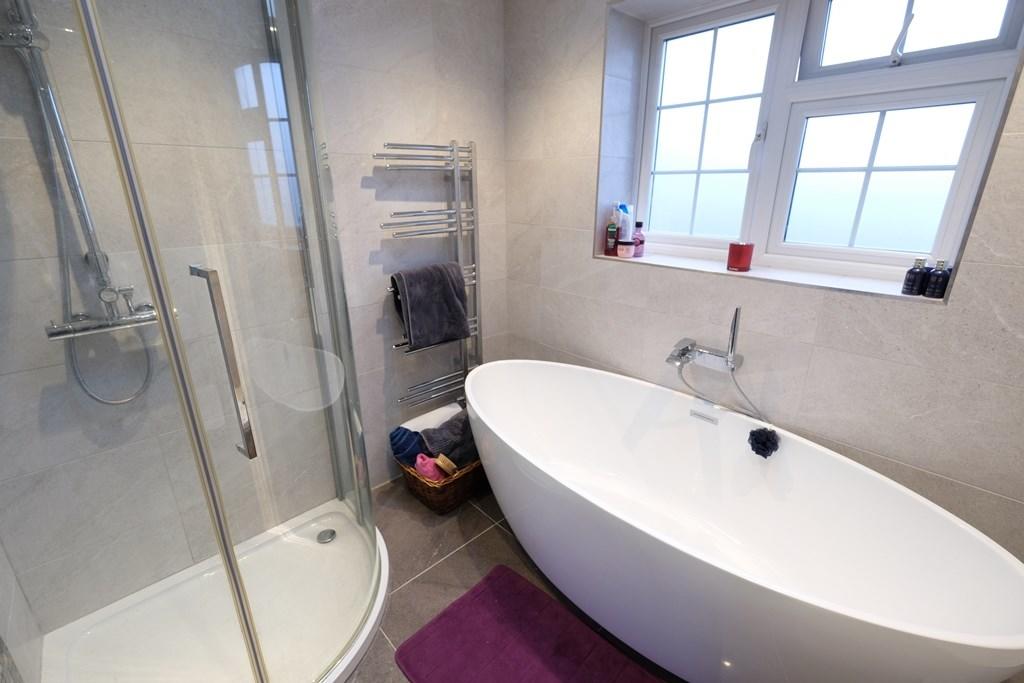 EN SUITE