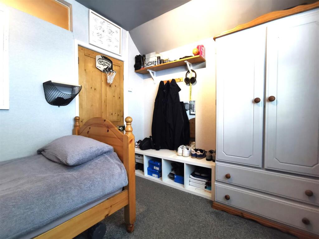 bedroom 3 3.jpg