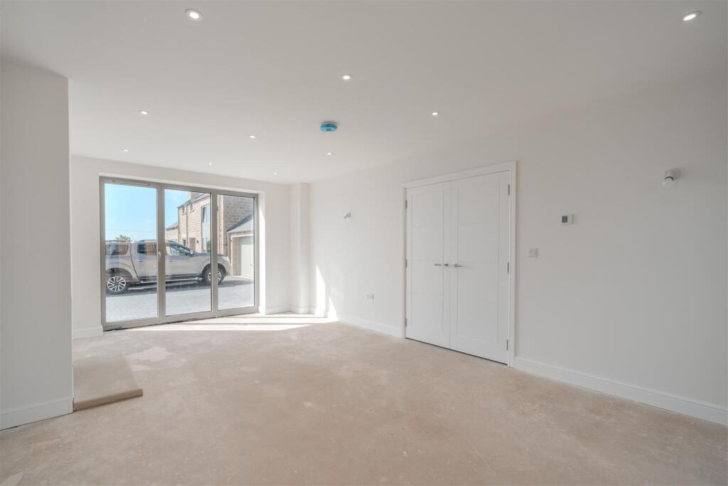 Living Room-2.jpg