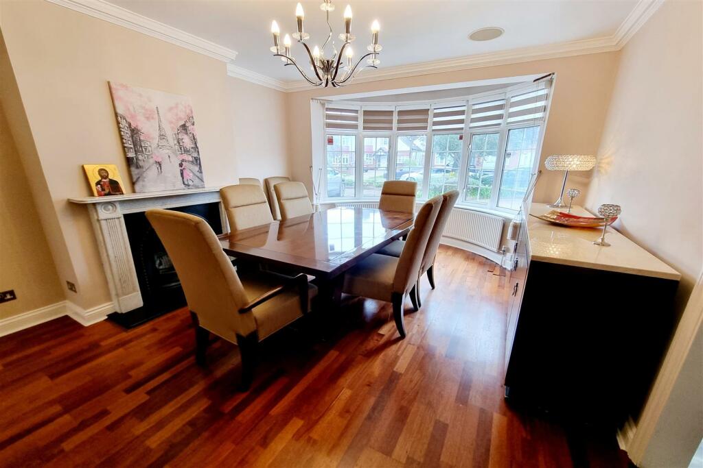 DINING AREA: