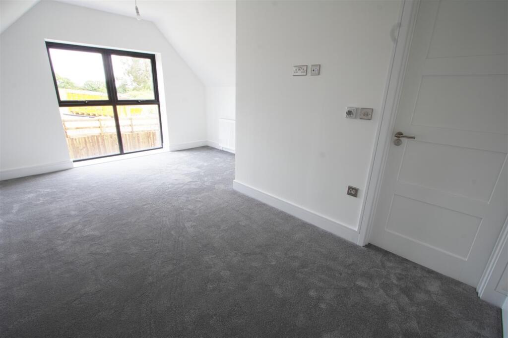 BEDROOM11.jpg