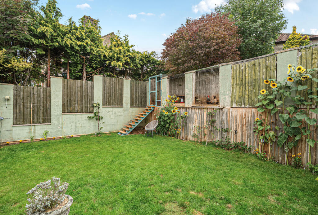 1362360-4-68de3be...