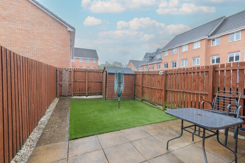 109 ivy gardens Paisley PA1 2BT L-25