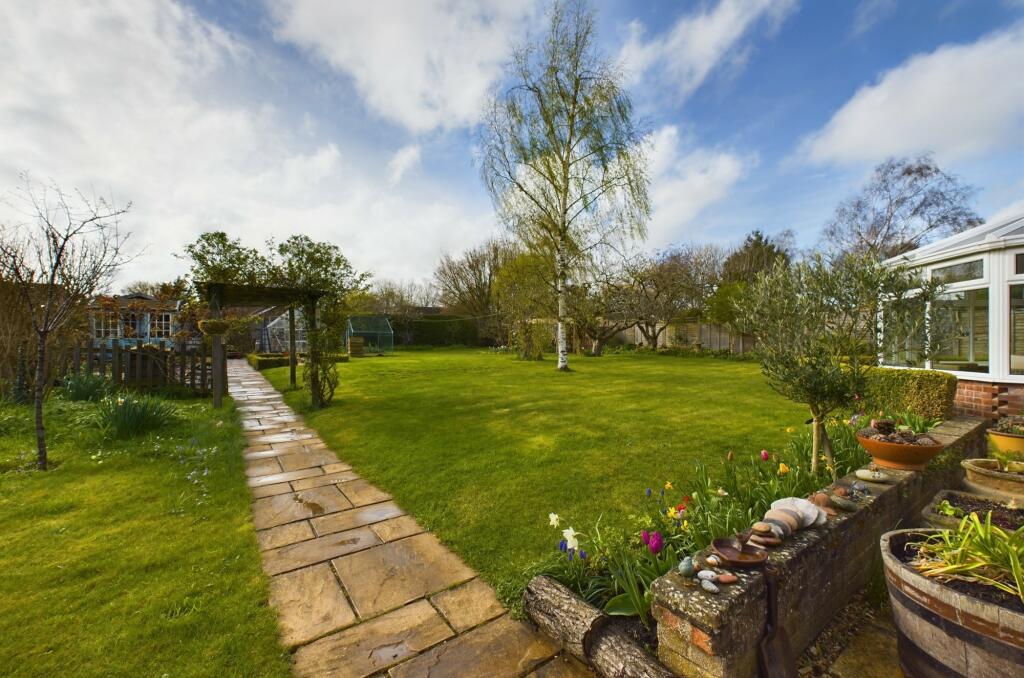 CAM02545G0-PR0131-STILL006