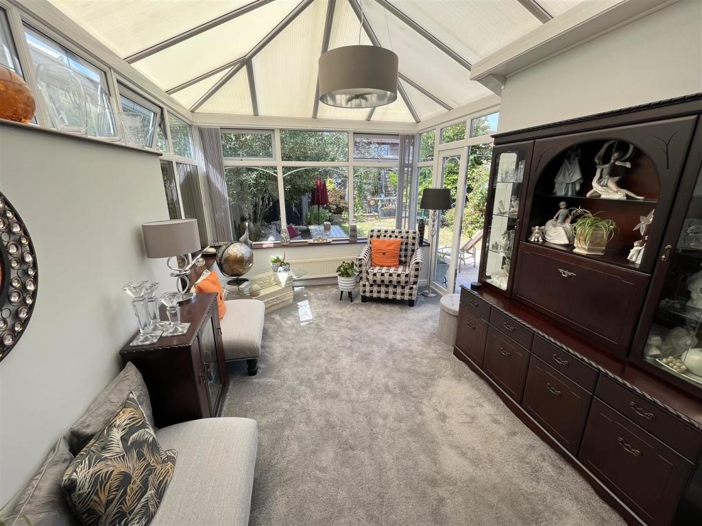 Extended Lounge Aspect 2.jpg