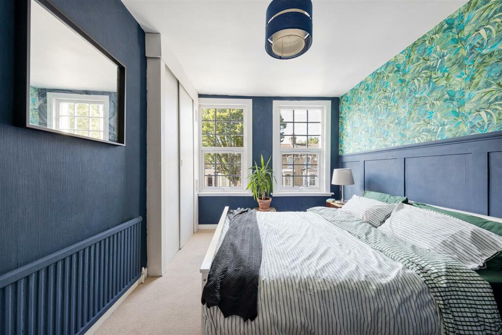 Chestnut Avenue, E7