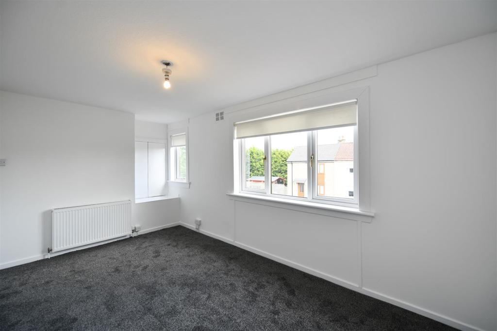 11 Holehouse Drive Bedroom2.jpg