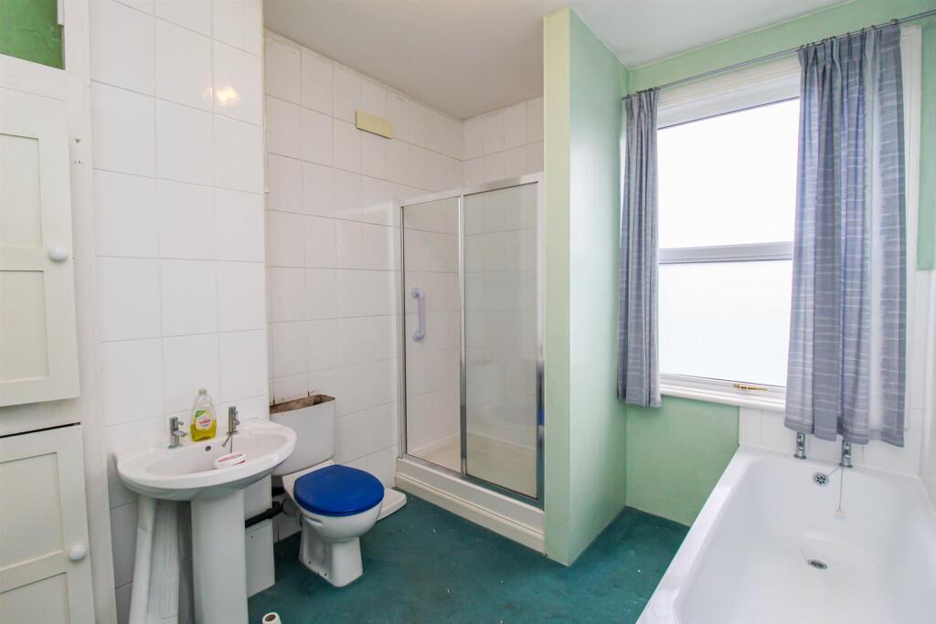 BATHROOM/W.C.