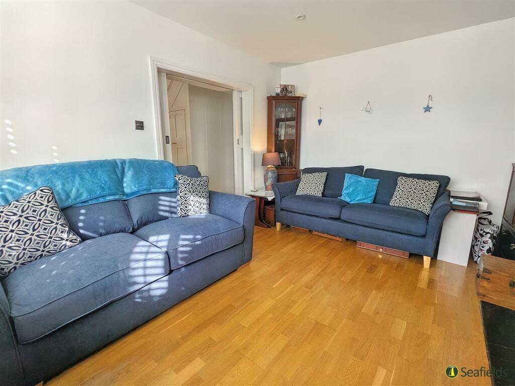 Sitting Room..jpg