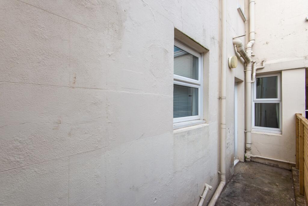 28a Crescent Road Outside Area