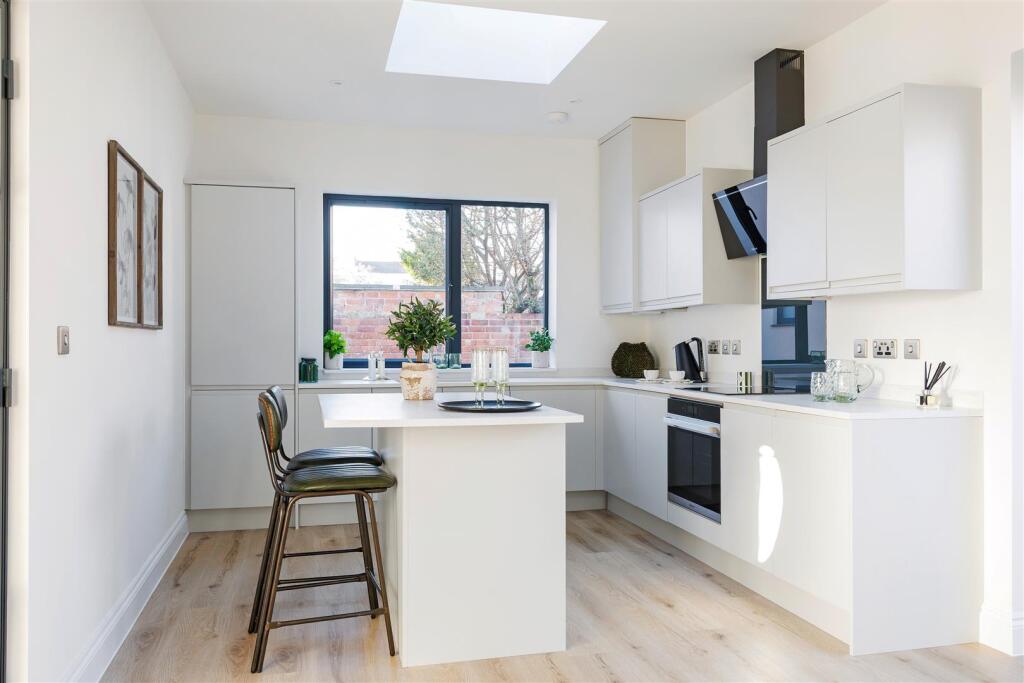 88075_32 Carlton Street (11).jpg