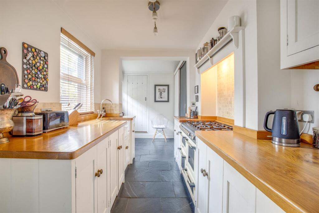 85 Totteridge Road, HP13 6EY-9.jpg