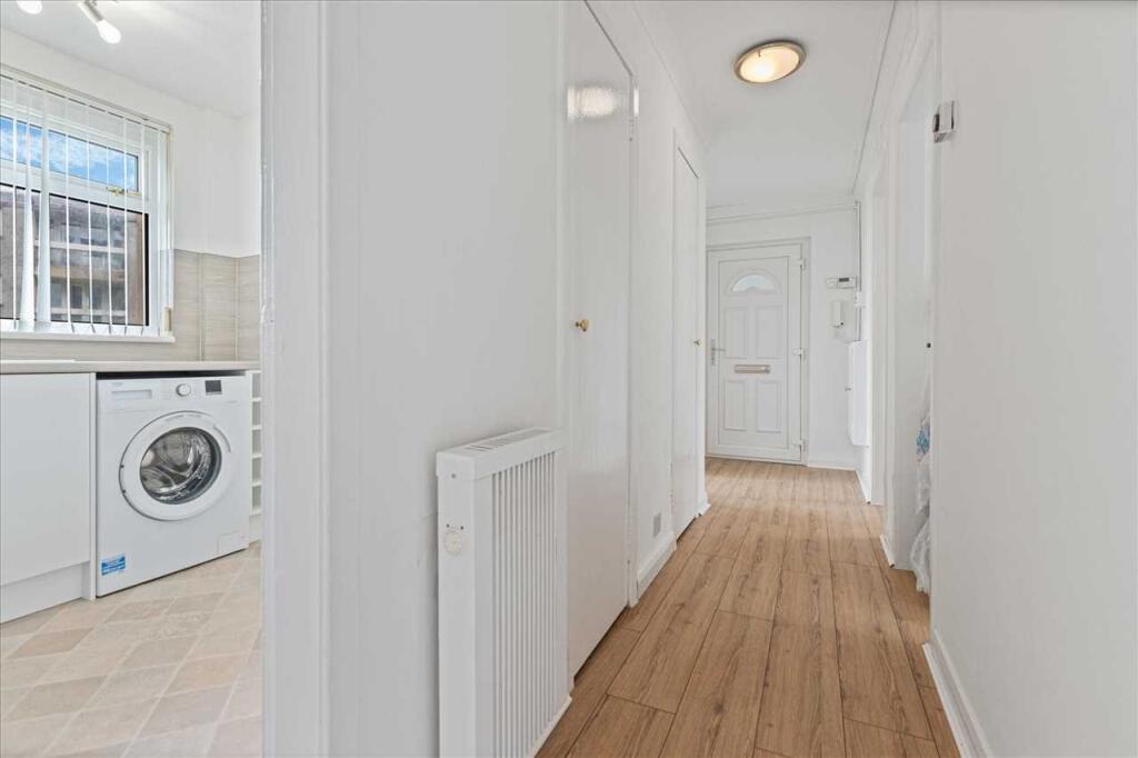 Entrance Hallway (2)