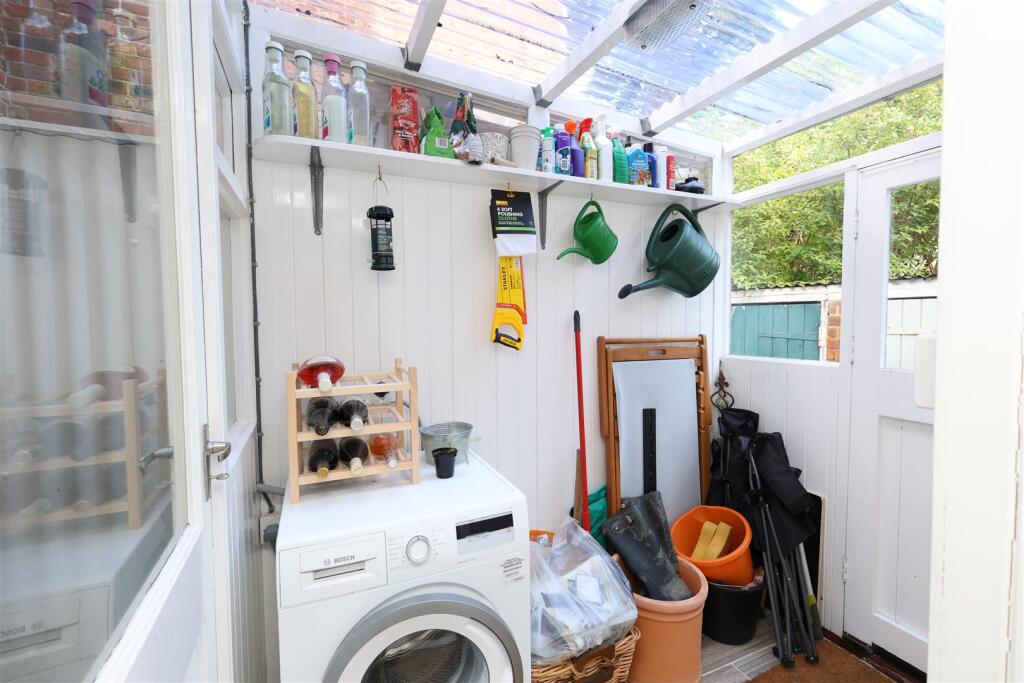 UTILITY / LEAN TO