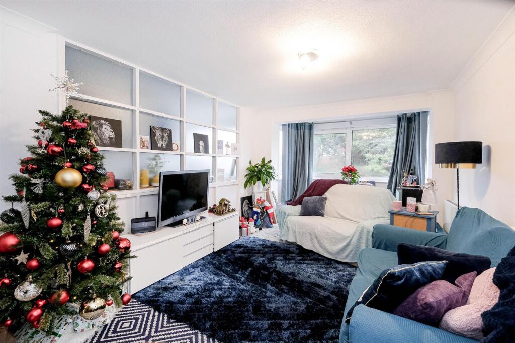 19 Trent Court-9_resized.jpg