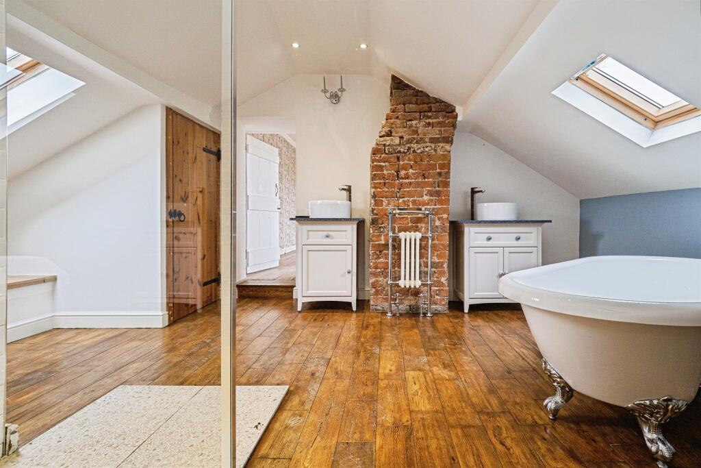 En-suite Bathroom