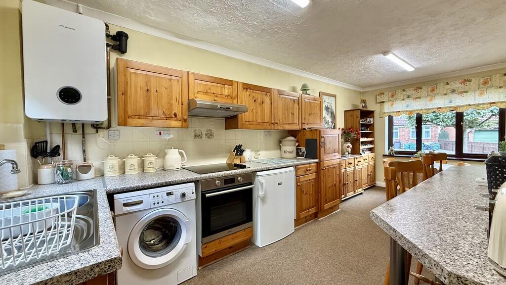 Kitchen/dining ro...