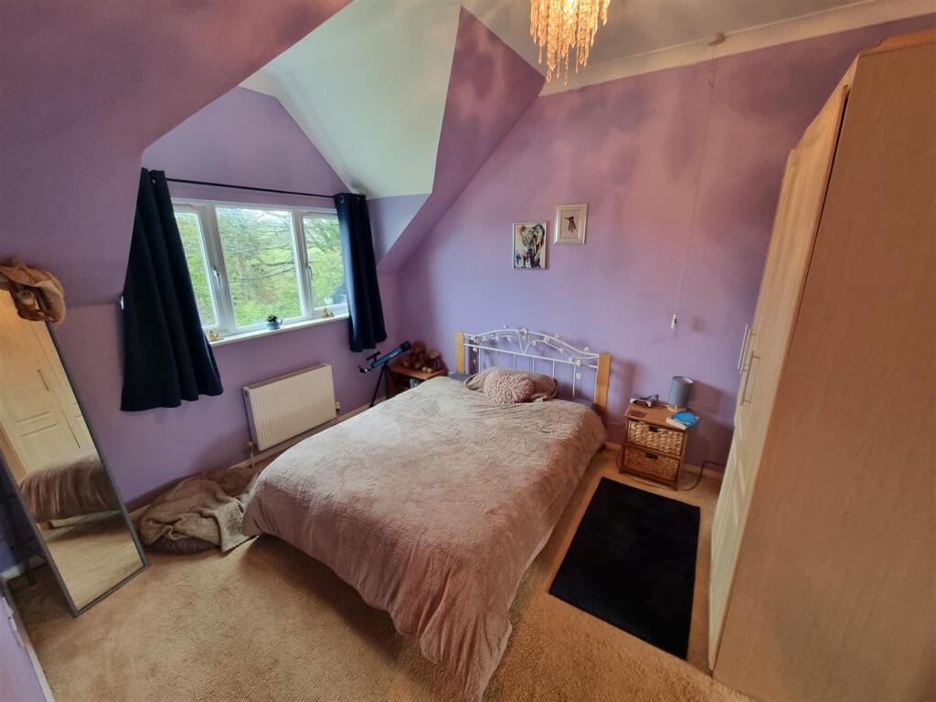 Bed 1.jpg