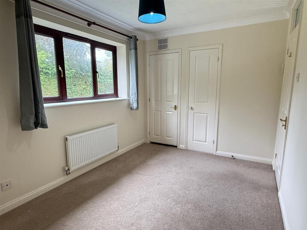 Bedroom 4.jpg