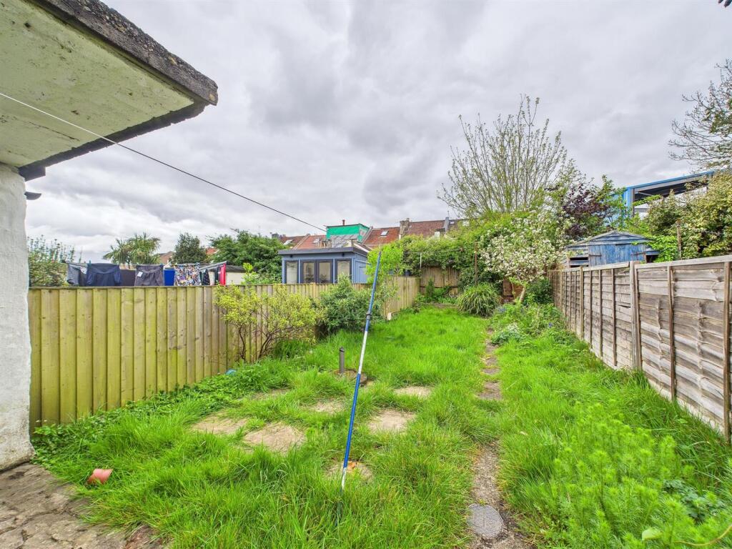 12 - 2 Bedroom terraced house.jpg