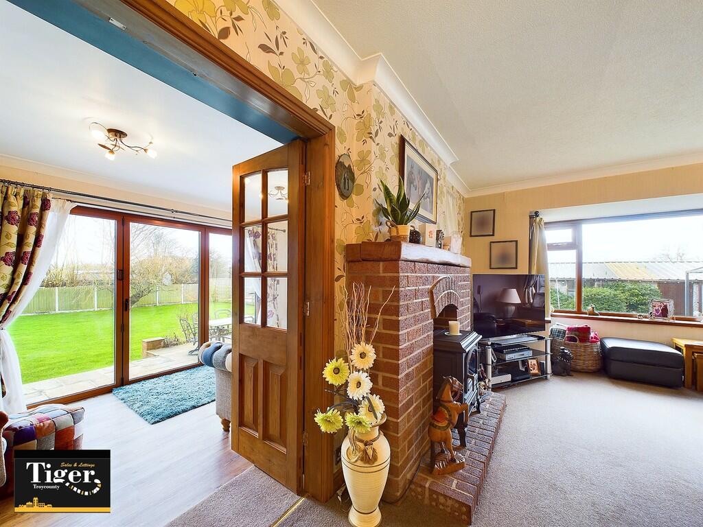 CAM02176G0-PR0427...