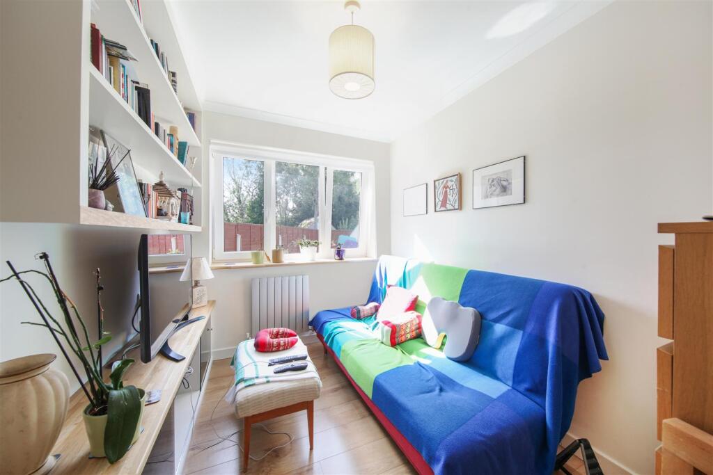 14A Parkfields Avenue - d5iFtO3lapNYQQdowqTr.jpg
