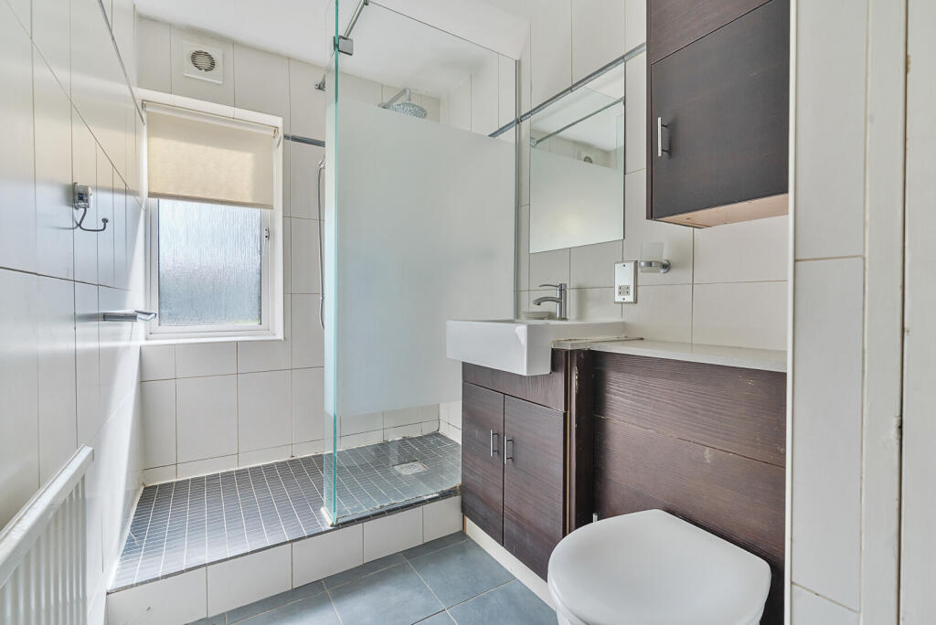 1326483-4-687a125...