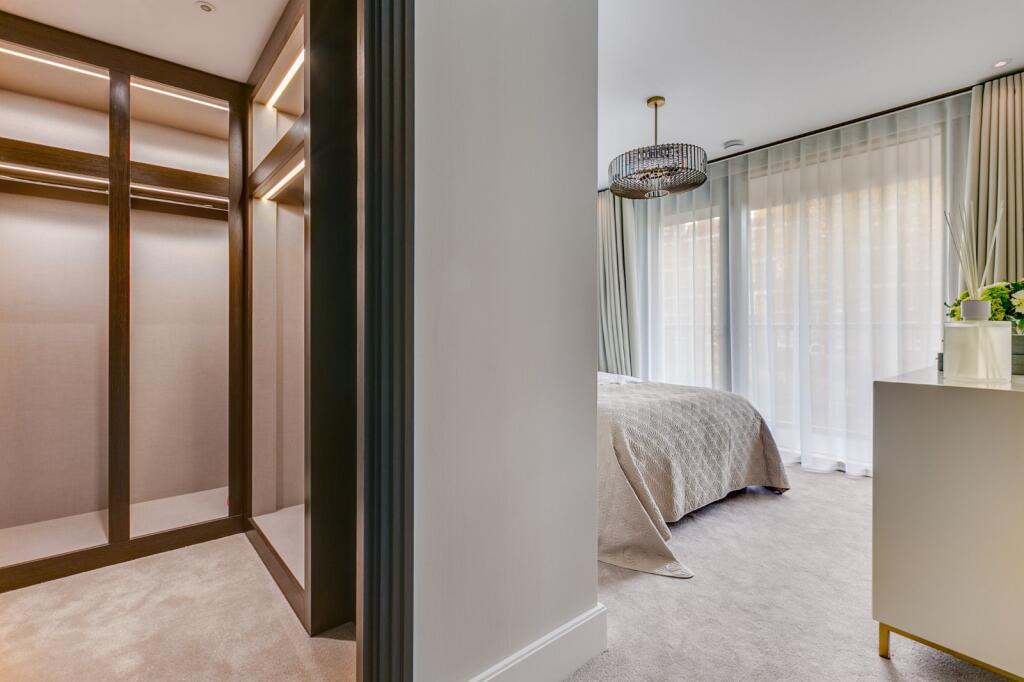 Walk-In Wardrobe
