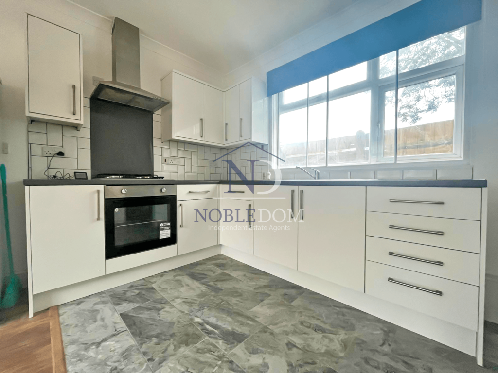 3 bed semi-detached House in Hounslow.