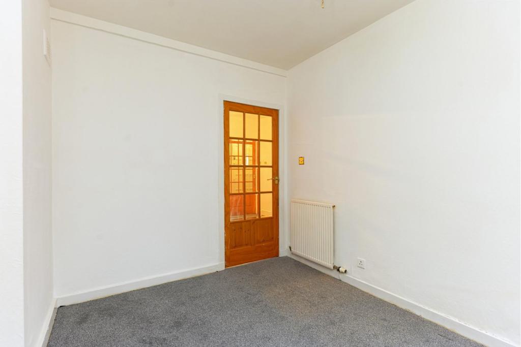 Bed 3 / Dining Room