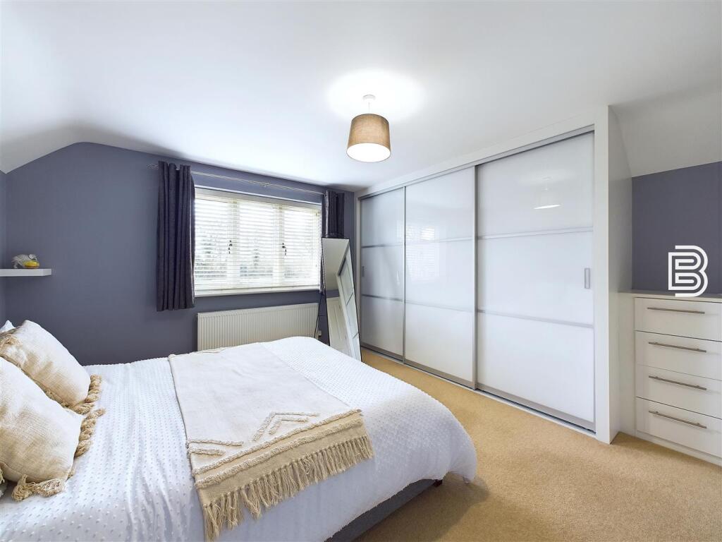Bedroom 1 (2).jpg