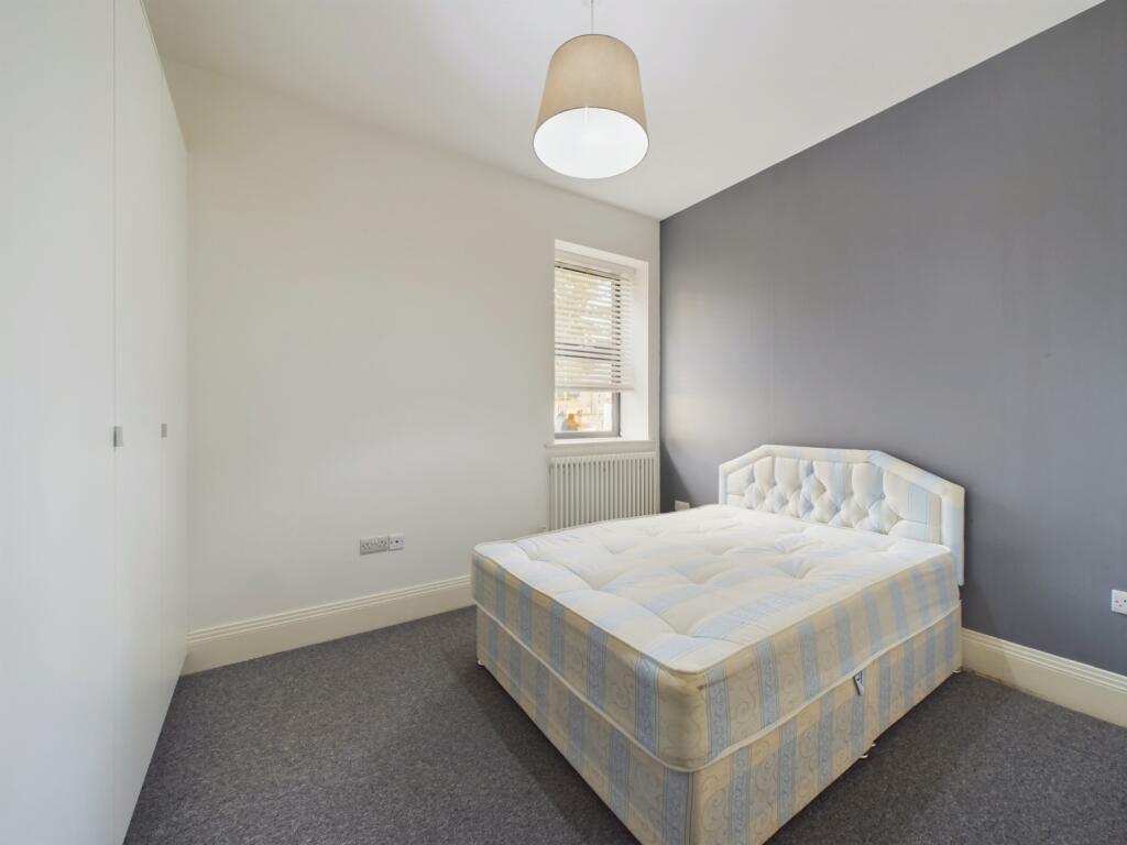 CAM01909G0-PR0254-STILL008