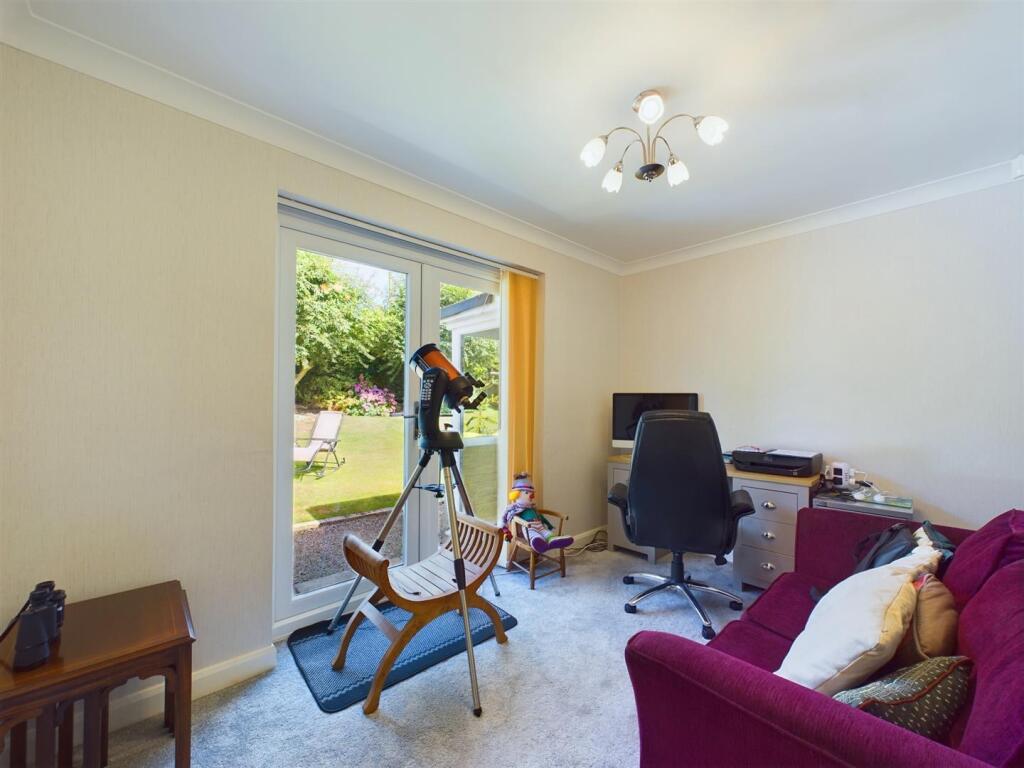 Bedroom: