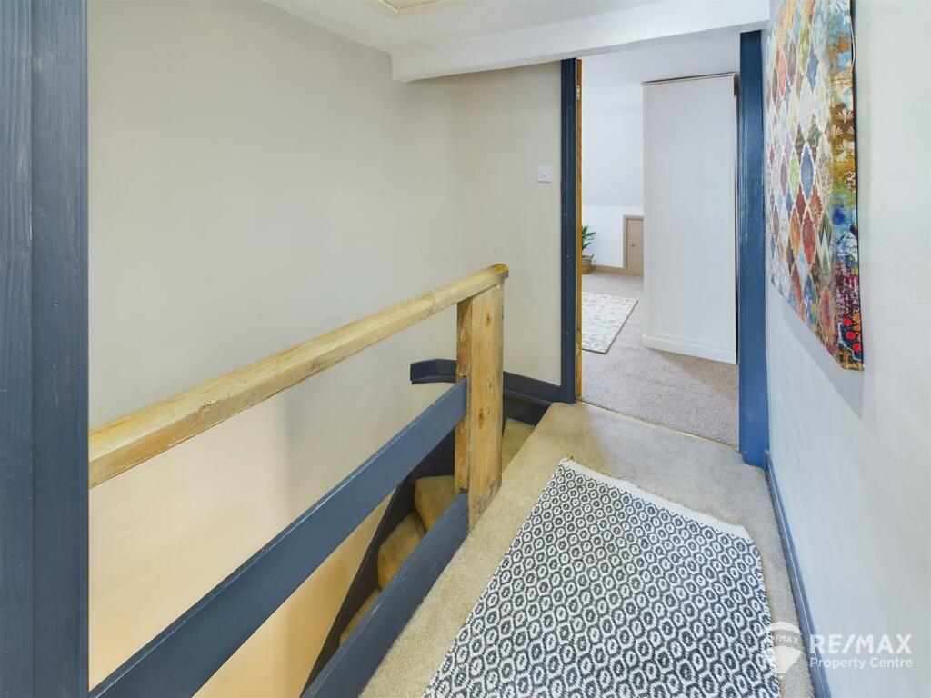 Second Floor Landing (2).jpg