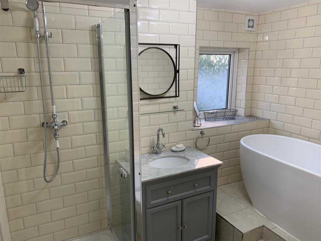 Bathroom1.JPEG
