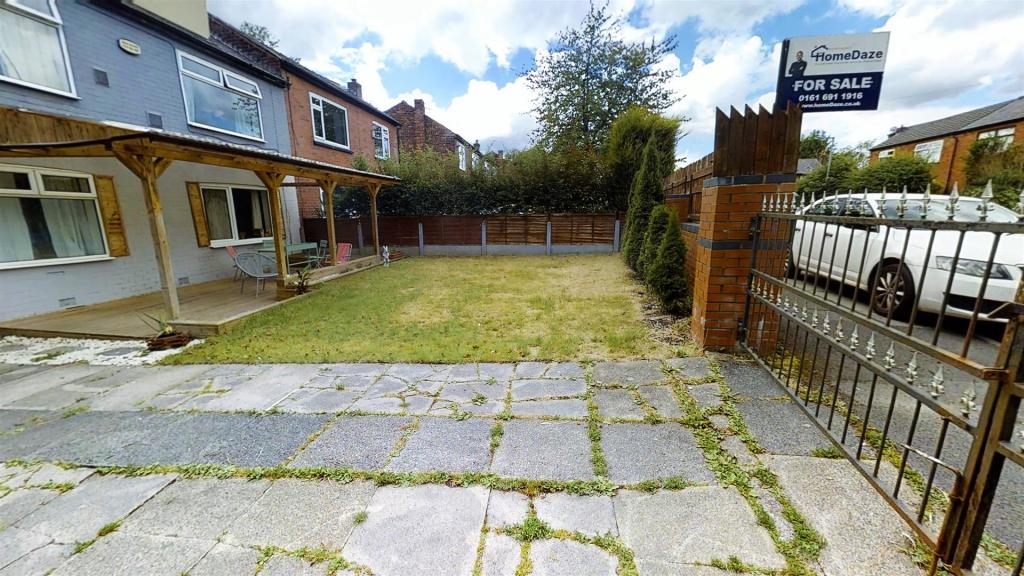 FRONT GARDEN .jpg