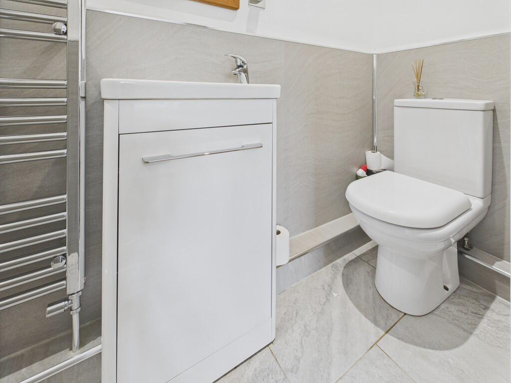 CAM04273G0-PR0136...