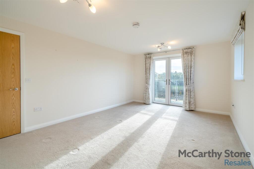 8667981-interior03.jpg