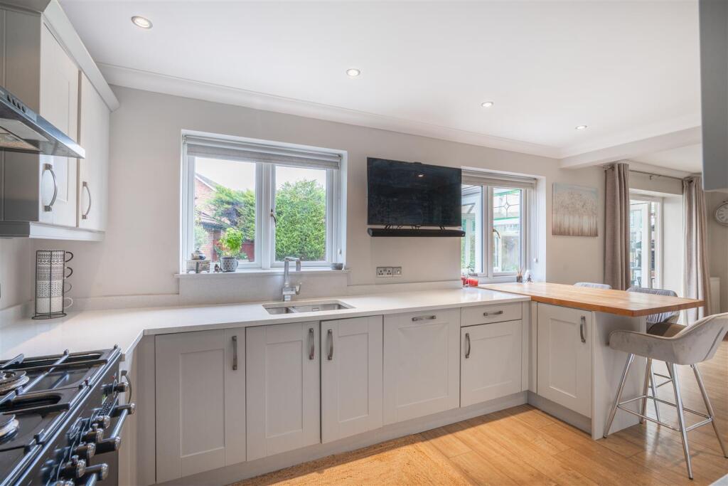 5 Abbots Mere Close-8.jpg