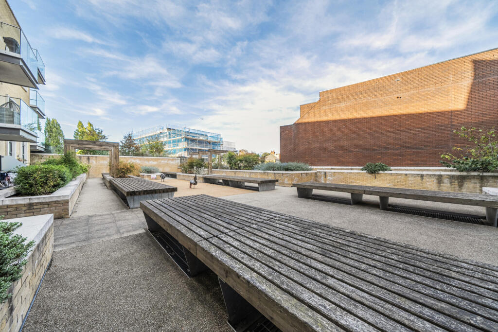 1358941-4-68d40f5...